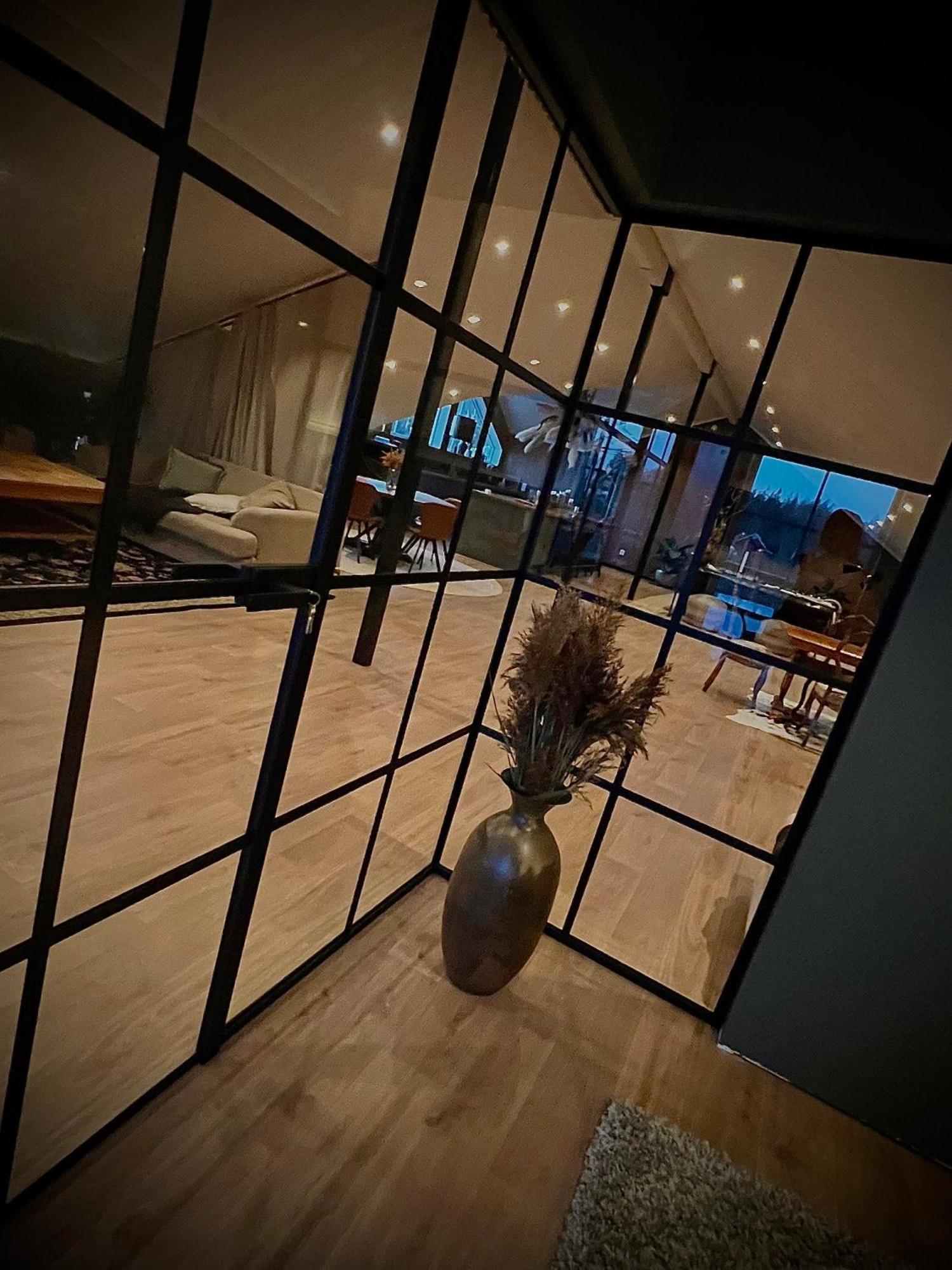 Mysig Laegenhet Med Oeppen Planloesning Pa Haestgard. Villa Ljung Luaran gambar