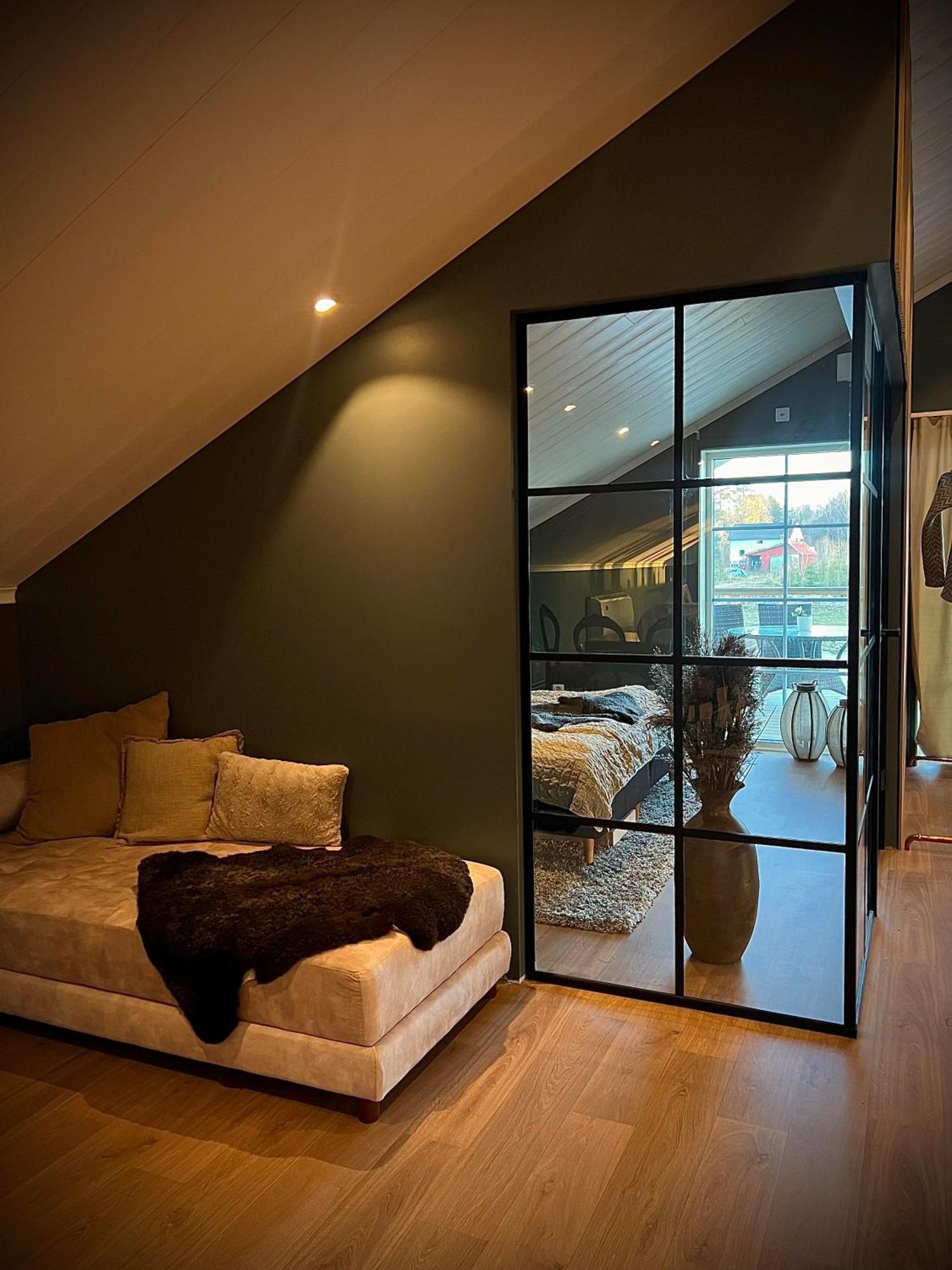 Mysig Laegenhet Med Oeppen Planloesning Pa Haestgard. Villa Ljung Luaran gambar